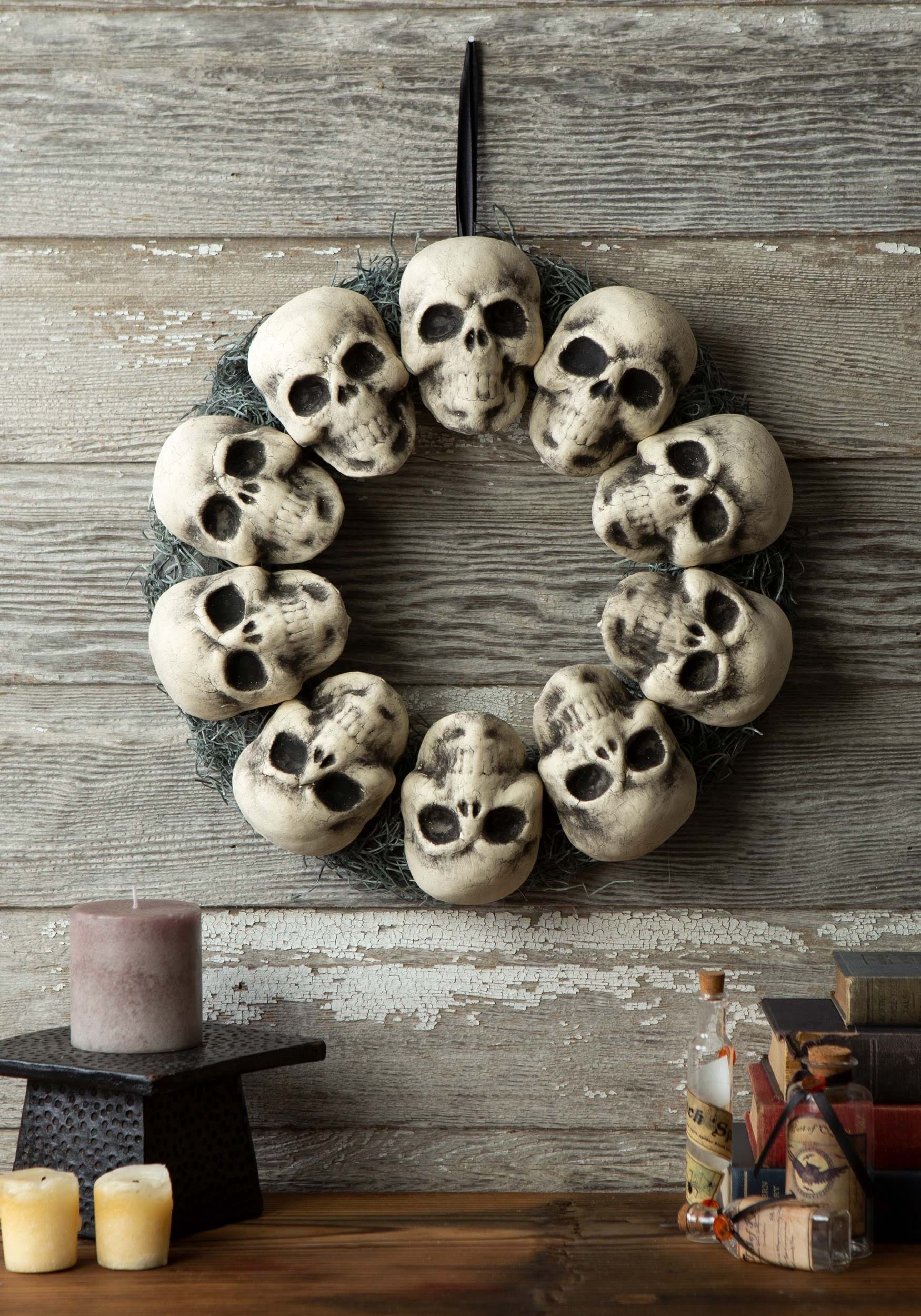 15-Inch Spooky Skulls Wreath Halloween Decoration , Halloween Wreath